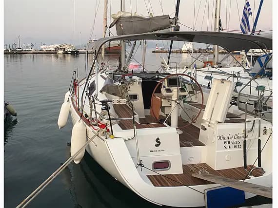 Oceanis 37 in Paros port - image 1