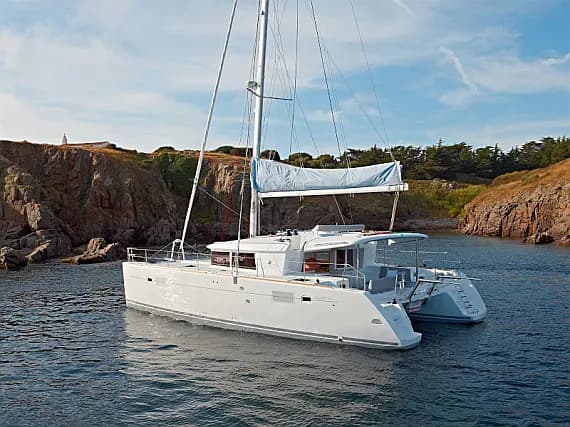 Lagoon 450 Fly in Athens / Alimos Marina - image 1