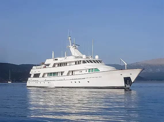 Luxury Motor Yacht in Athens / Alimos Marina - image 1