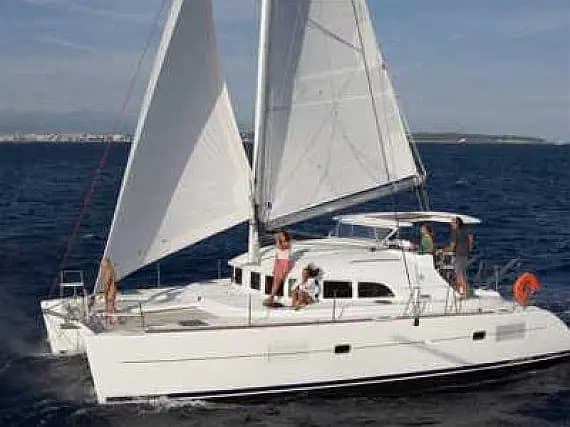 Lagoon 380 in Eden Island / Mahe, Victoria / Eden Island Marina - image 1