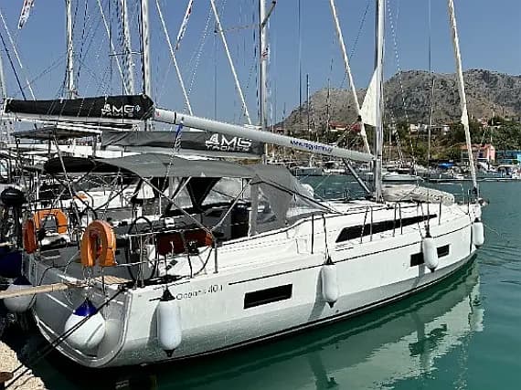 Oceanis 40.1 in Lefkada / D-Marin Marina Lefkas - image 1