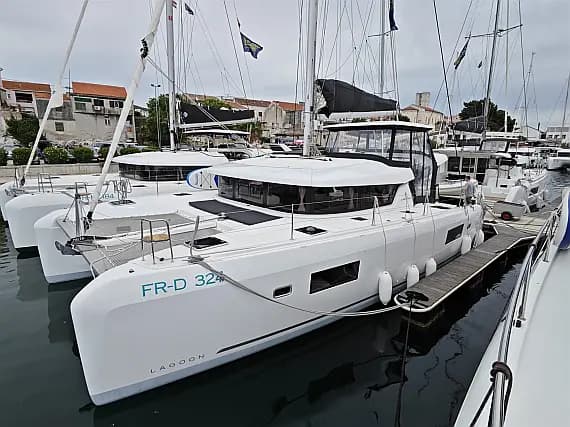 Lagoon 42 in Šibenik / D-Marin Marina Mandalina - image 1