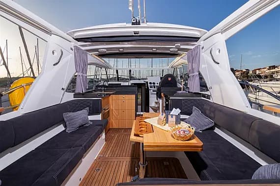 Marex 360 Cabriolet Cruiser in Šibenik / D-Marin Marina Mandalina - image 1