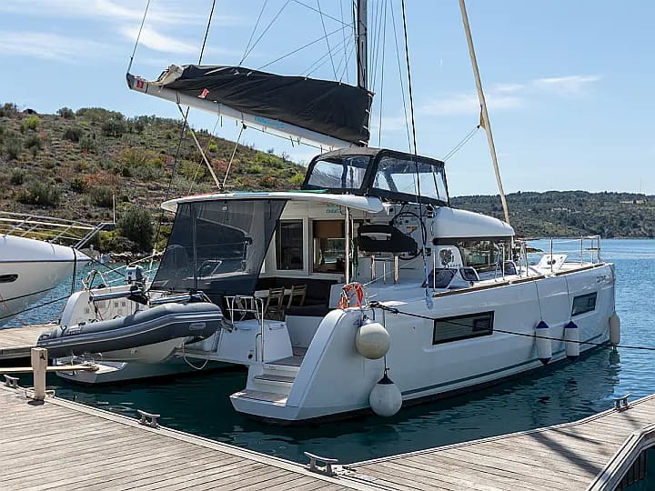 Lagoon 40 in Primošten / Marina Kremik - image 1