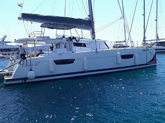 Saona 47 in Seget Donji / Marina Baotić - image 1