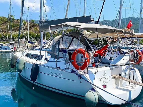 Oceanis 34 in Marmaris / Netsel Marmaris Marina - image 1