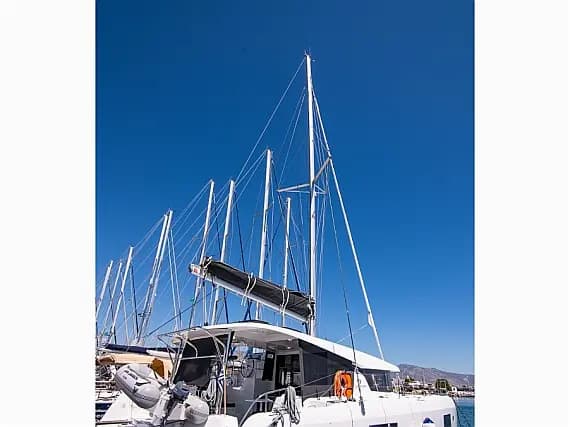 Lagoon 42 in Mykonos / Tourlos Marina - image 1