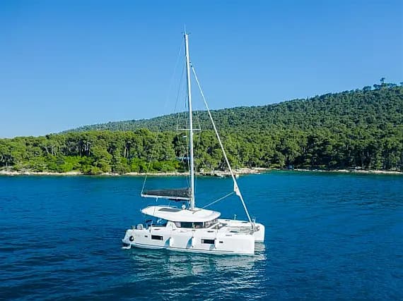 Lagoon 42 in Kaštel Gomilica / Marina Kaštela - image 1