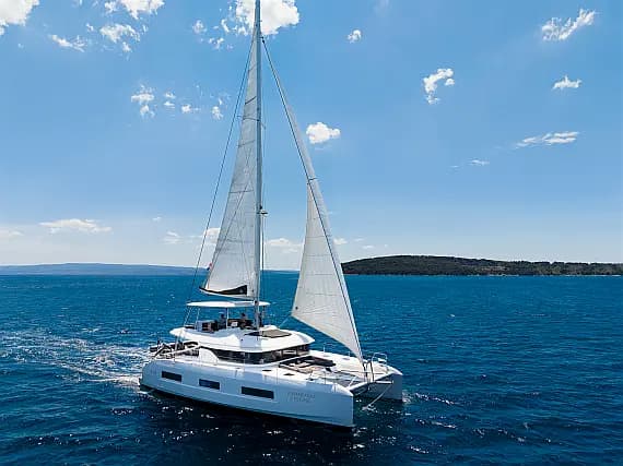 Lagoon 55 in Kaštel Gomilica / Marina Kaštela - image 1