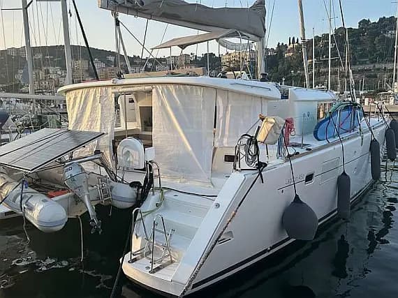 Lagoon 450 Fly in Naples / Darsena Acton - image 1