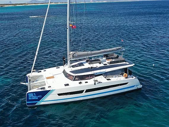 Aura 51 in Seget Donji / Marina Baotić - image 1