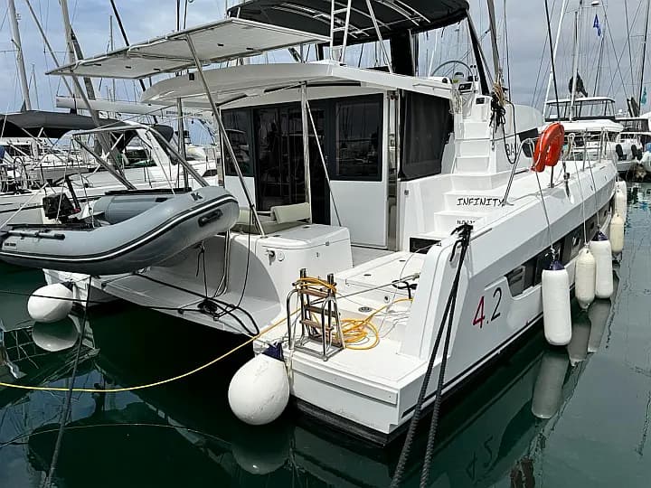 Bali 4.2 in Athens / Alimos Marina - image 1