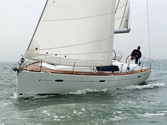 Oceanis 43 in Sardinia / Portisco / Cala dei Sardi - image 1