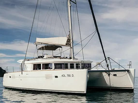Lagoon 450 in Sicily / Capo d'Orlando Marina - image 1