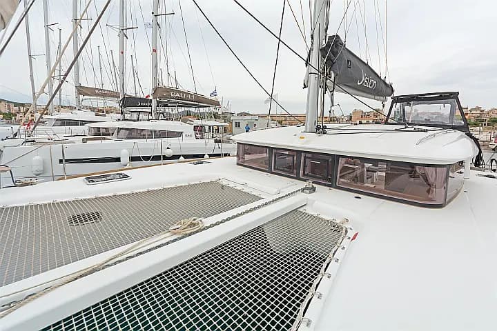 Lagoon 400 S2 in Lavrion Main Port - image 1