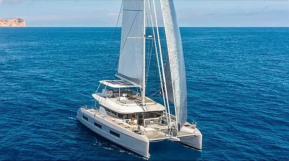 Lagoon 60 in Sardinia / Olbia / Marina di Olbia - image 1