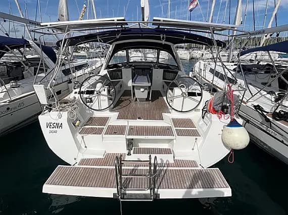 Oceanis 45 in Sukošan / D-Marin Dalmacija Marina - image 1
