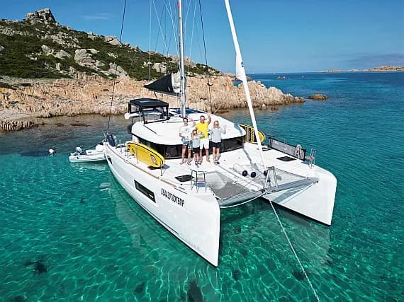 Lagoon 40 in Sardinia / Portisco / Cala dei Sardi - image 1