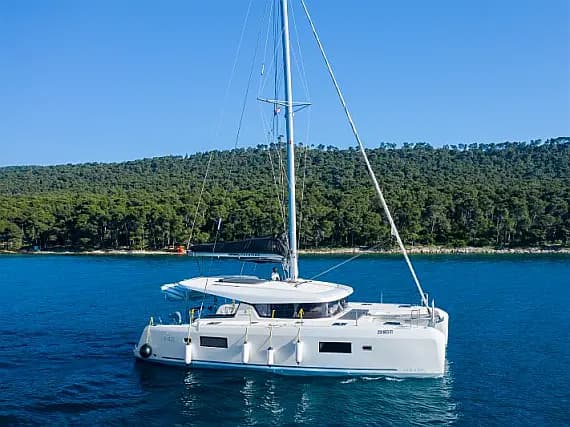 Lagoon 42 in Kaštel Gomilica / Marina Kaštela - image 1