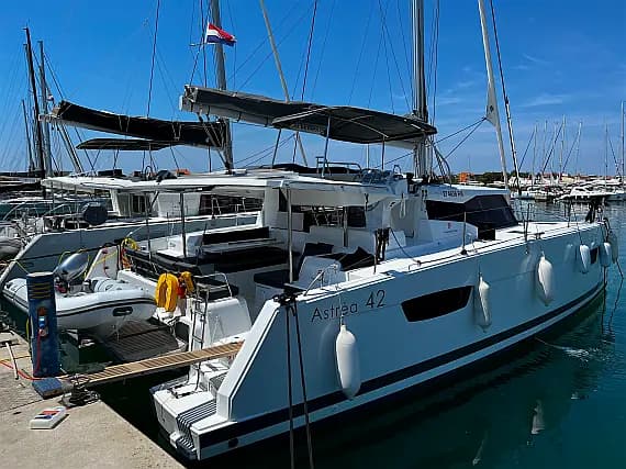 Astréa 42 in Sukošan / D-Marin Dalmacija Marina - image 1