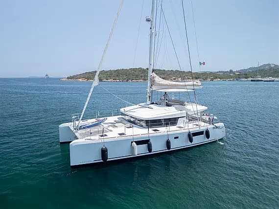 Lagoon 52F in Sardinia / Portisco / Cala dei Sardi - image 1