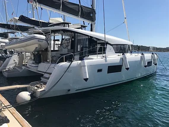 Lagoon 42 in Sardinia / Portisco / Cala dei Sardi - image 1