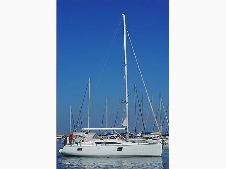 Elan Impression 394 in Corfu / Gouvia / D-Marin Marina Gouvia - image 1