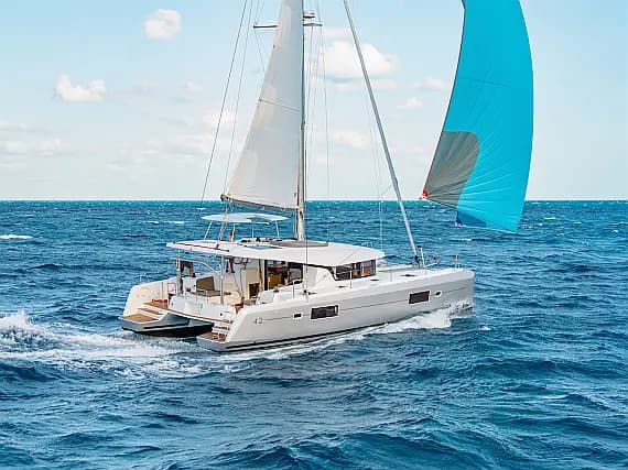 Lagoon 42 in Primošten / Marina Kremik - image 1