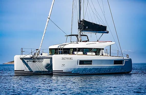 Lagoon 40 in Primošten / Marina Kremik - image 1