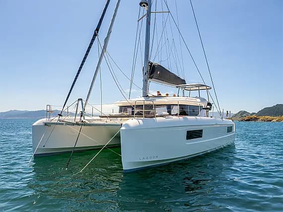 Lagoon 43 in Seget Donji / Marina Baotić - image 1