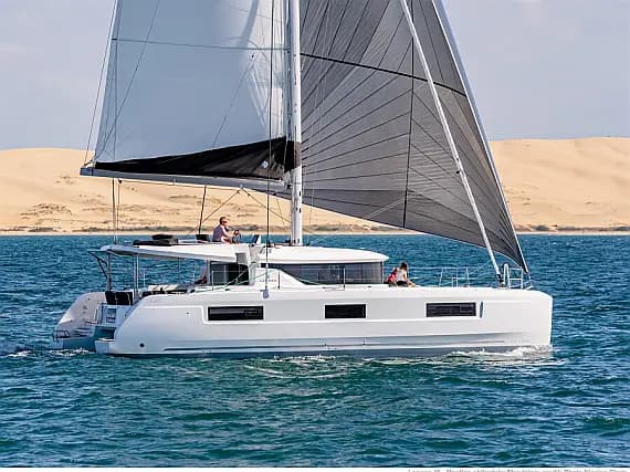 Lagoon 46 in Sicily / Furnari / Marina Portorosa - image 1