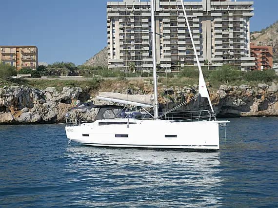 Dufour 430 in Sicily / Milazzo / Poseidon Marina - image 1