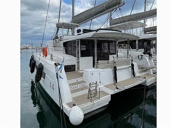 Bali 4.4 in Athens / Alimos Marina - image 1