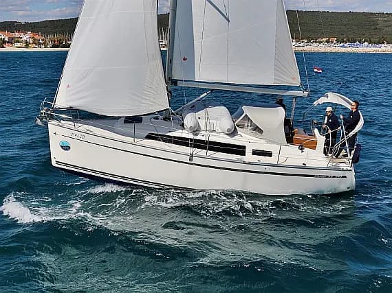 Bavaria Cruiser 33 in Sukošan / D-Marin Dalmacija Marina - image 1
