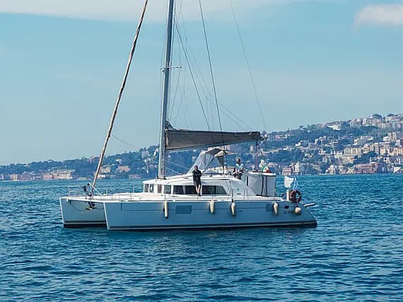 Lagoon 440 in Naples / Darsena Acton - image 1