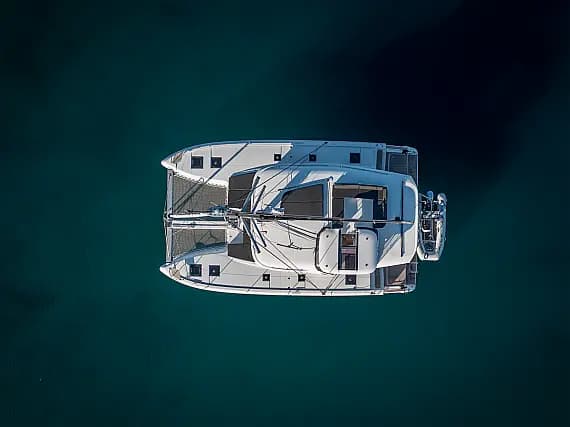 Lagoon 43 in Seget Donji / Marina Baotić - image 1