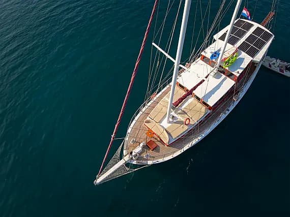 Gulet in Kaštel Gomilica / Port Kaštilac - image 1