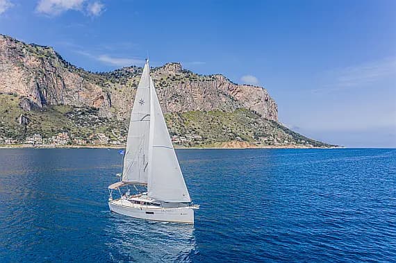 Sun Odyssey 319 in Sicily / Palermo / La Cala (Porto Palermo) - image 1