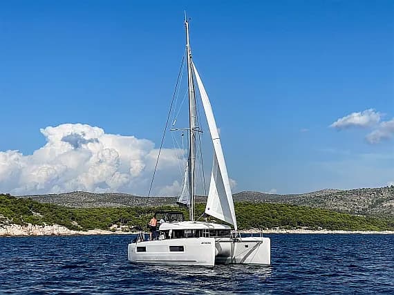 Lagoon 40 in Primošten / Marina Kremik - image 1