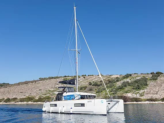 Lagoon 40 in Primošten / Marina Kremik - image 1