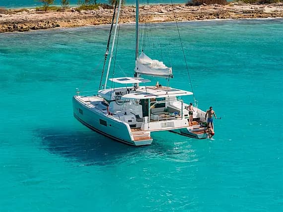 Lagoon 42 in Sardinia / Portisco / Cala dei Sardi - image 1