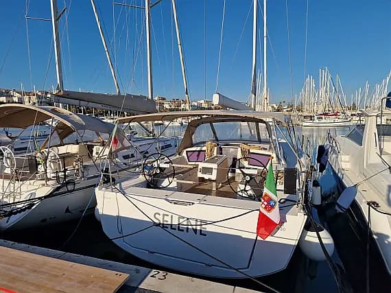 Dufour 430 in Sicily / Ragusa / Marina di Ragusa - image 1