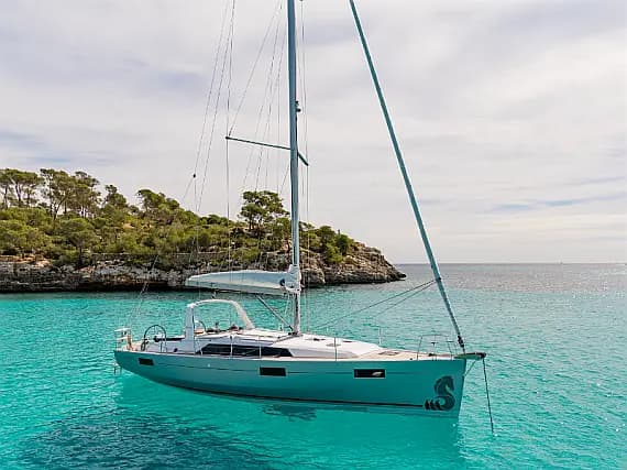 Oceanis 41.1 in Athens / Alimos Marina - image 1
