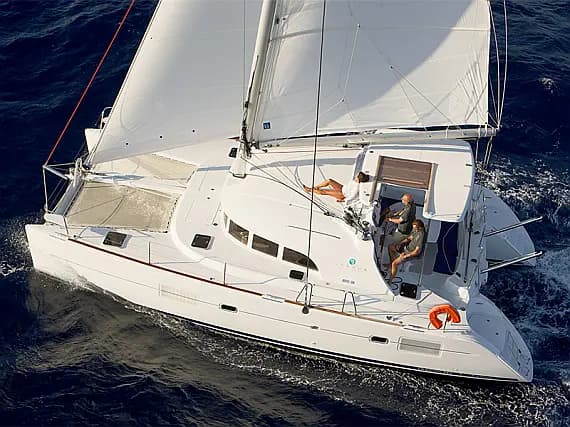 Lagoon 380 in Šibenik / D-Marin Marina Mandalina - image 1