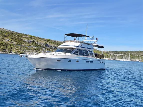 Yaretti 1570 in Primošten / Marina Kremik - image 1