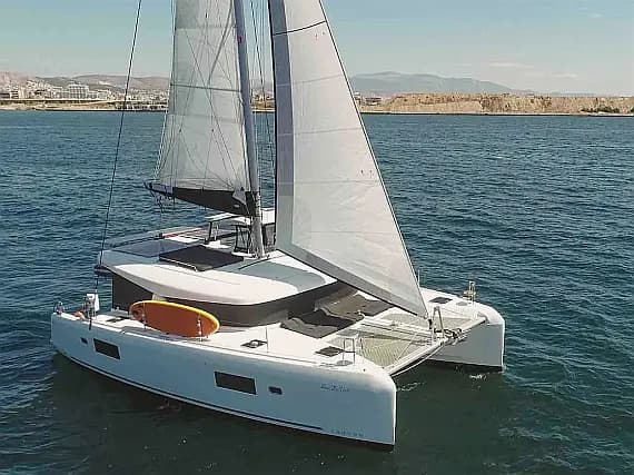 Lagoon 42 in Paros port - image 1