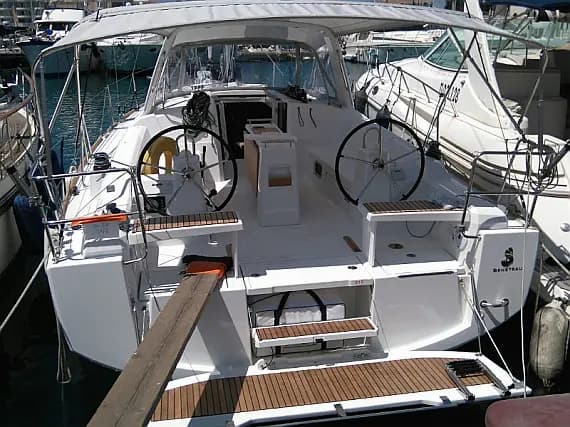 Oceanis 38 in Procida / Marina di Procida - image 1
