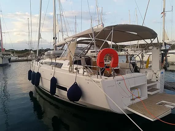 Dufour 390 in Nea Peramos - Attica / Nea Peramos - image 1
