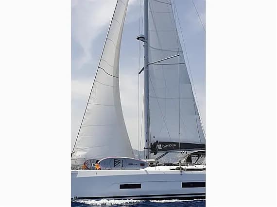 Dufour 470 in Sicily / Palermo / La Cala (Porto Palermo) - image 1