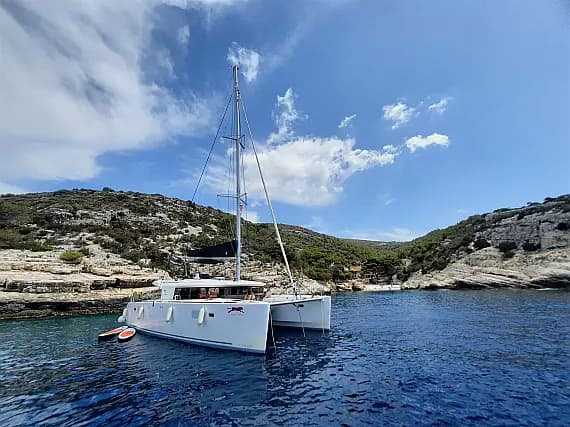Lagoon 450 Fly in Kaštel Gomilica / Marina Kaštela - image 1